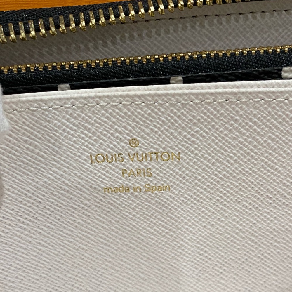 SOLD‼️Louis Vuitton Giant Monogram Crafty Zippy Wallet - Picture 11 of 17